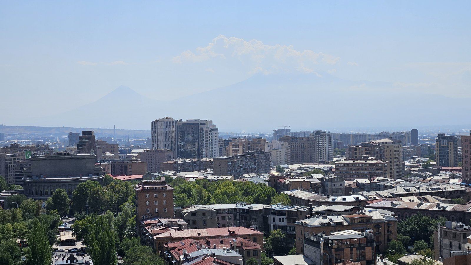 Ararat nad Jerevanem z Kaskády